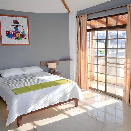 Hotel Manta Beach Madrigal エクステリア 写真