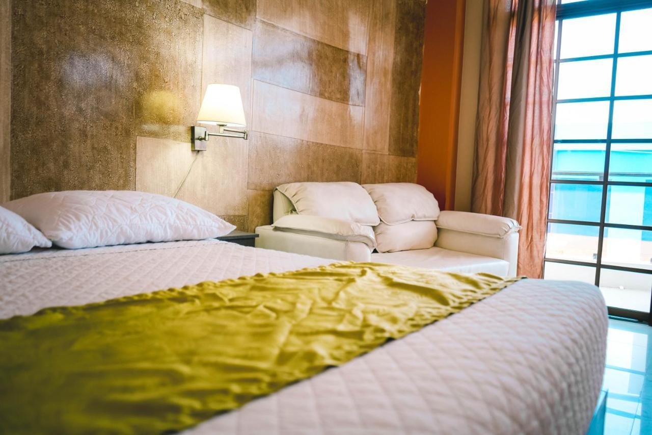 Hotel Manta Beach Madrigal エクステリア 写真