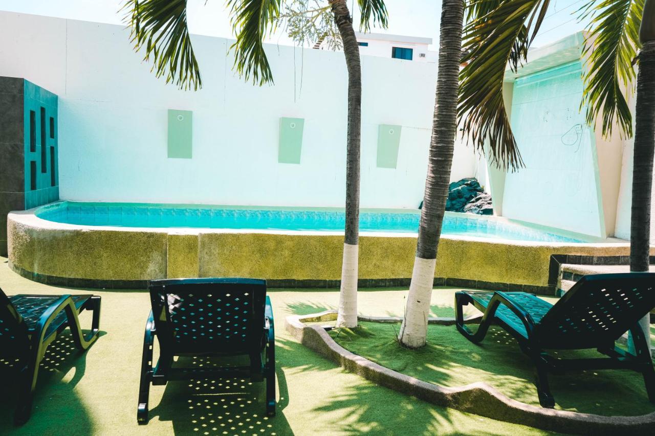 Hotel Manta Beach Madrigal エクステリア 写真