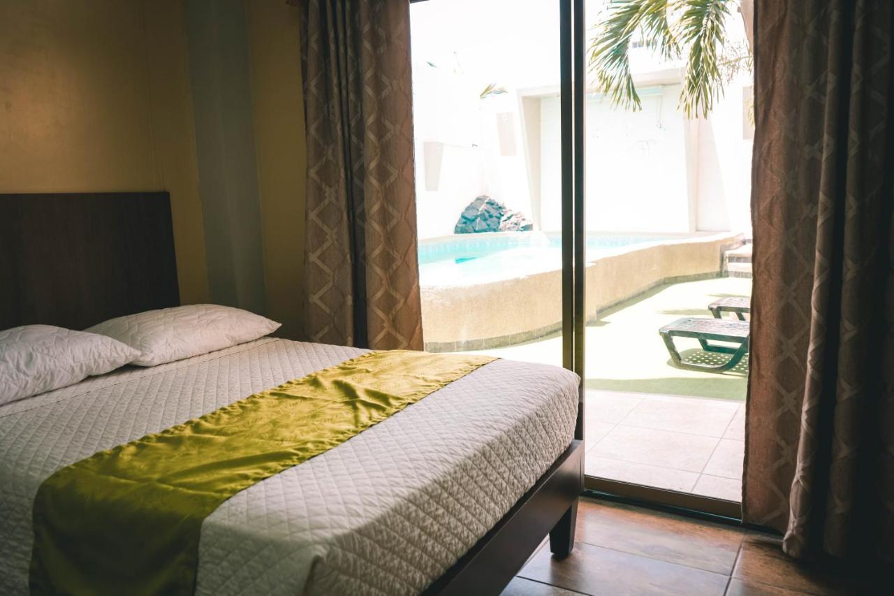 Hotel Manta Beach Madrigal エクステリア 写真