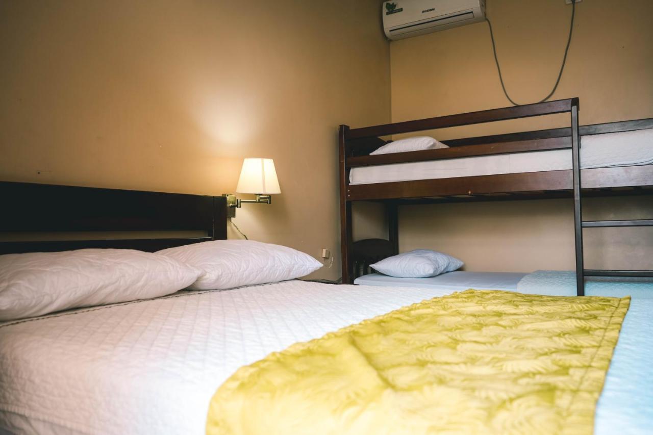 Hotel Manta Beach Madrigal エクステリア 写真
