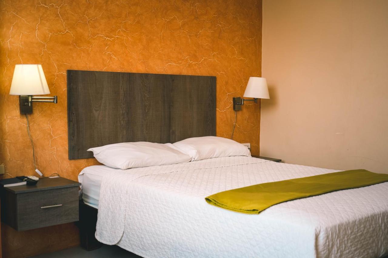 Hotel Manta Beach Madrigal エクステリア 写真