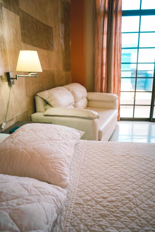 Hotel Manta Beach Madrigal エクステリア 写真