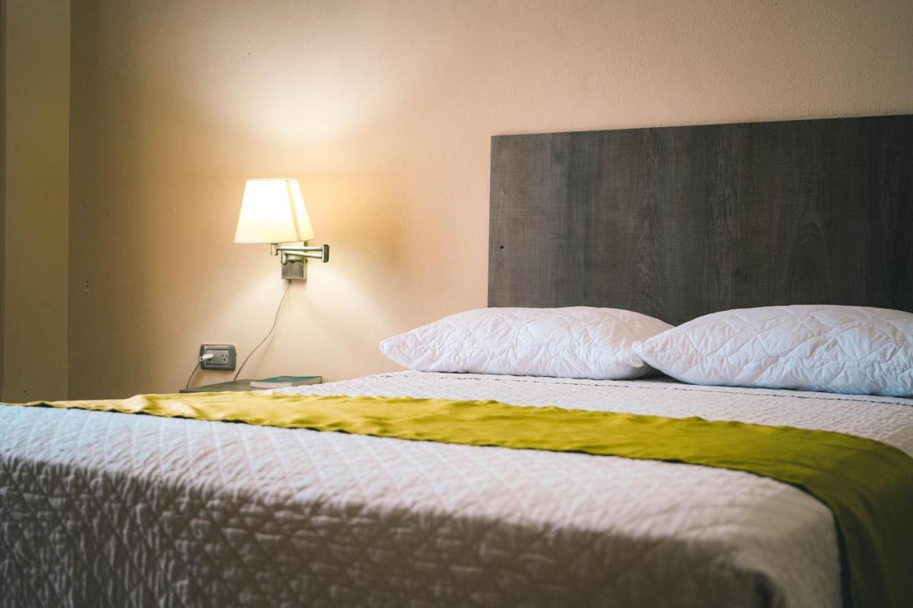 Hotel Manta Beach Madrigal エクステリア 写真