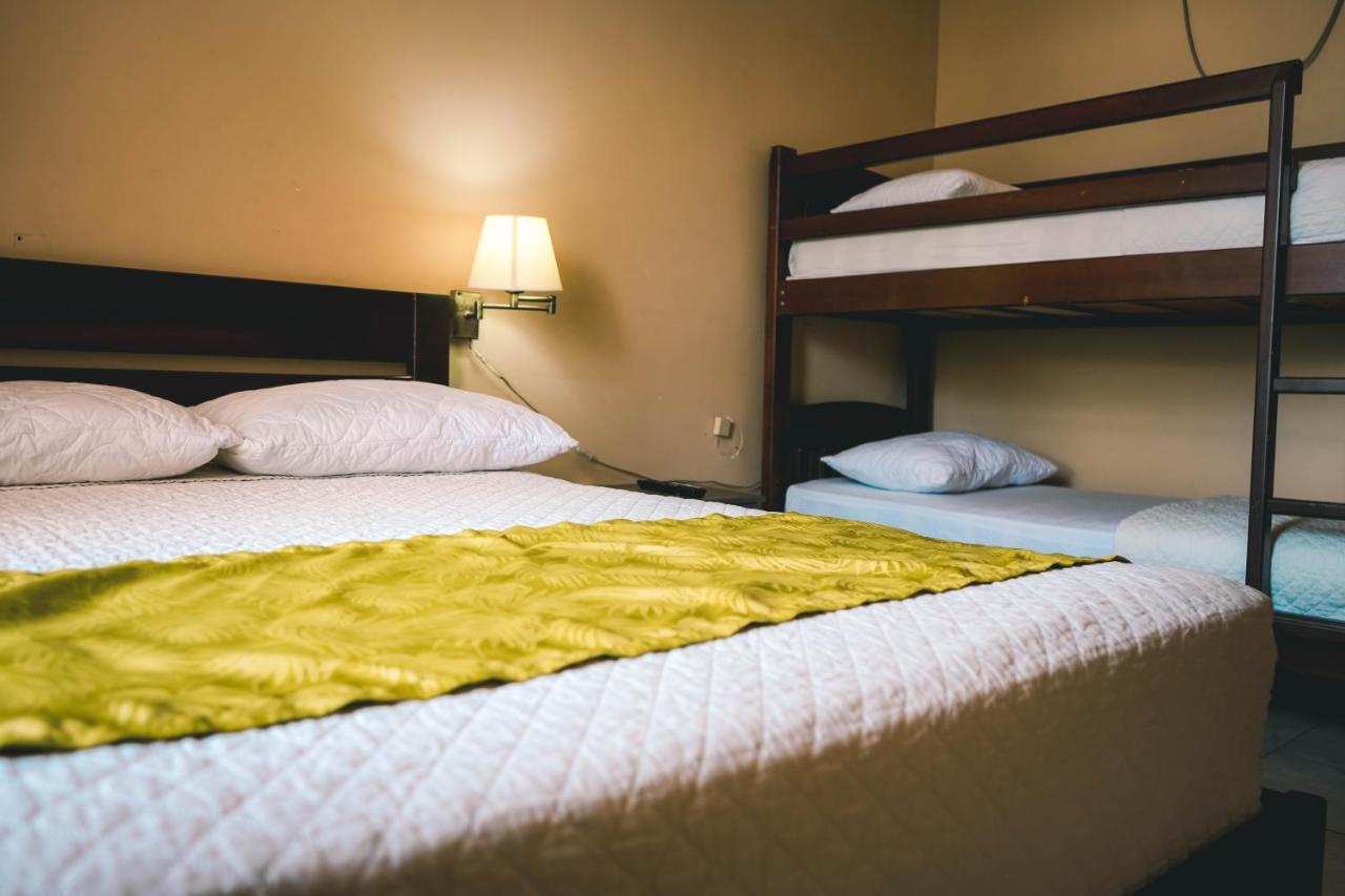 Hotel Manta Beach Madrigal エクステリア 写真