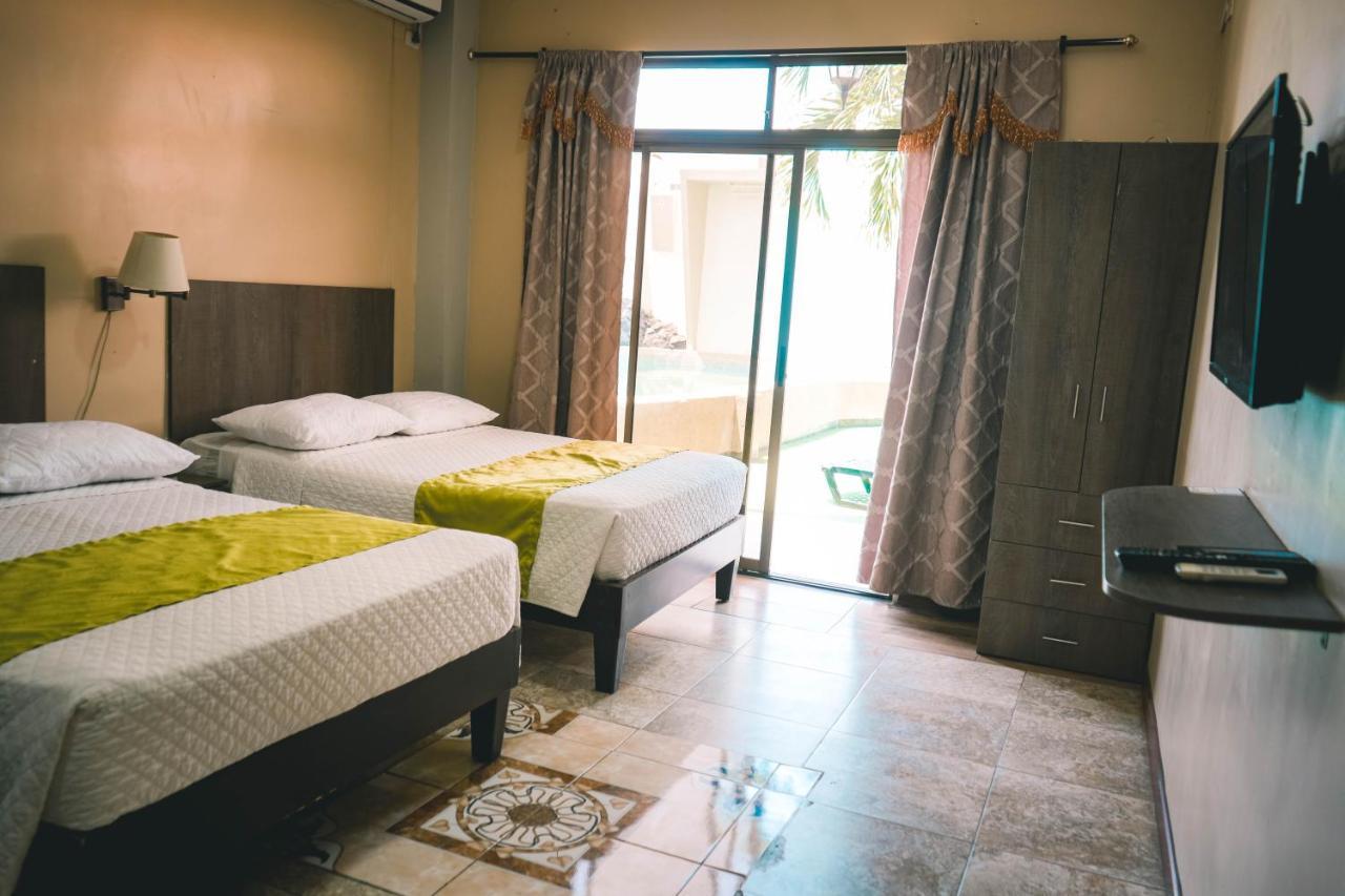 Hotel Manta Beach Madrigal エクステリア 写真