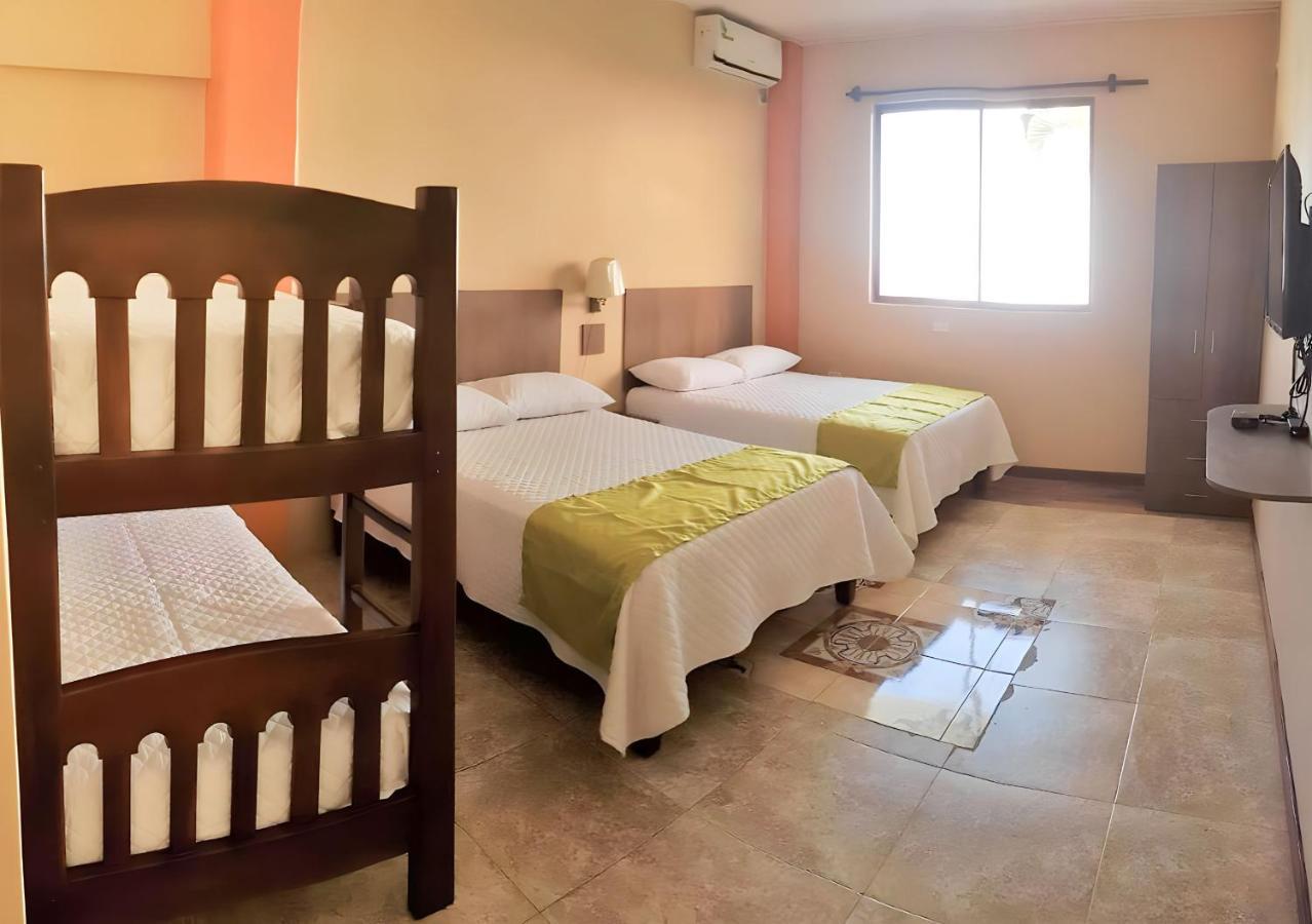 Hotel Manta Beach Madrigal エクステリア 写真
