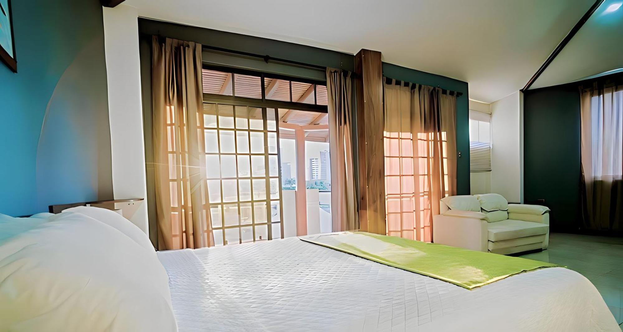 Hotel Manta Beach Madrigal エクステリア 写真