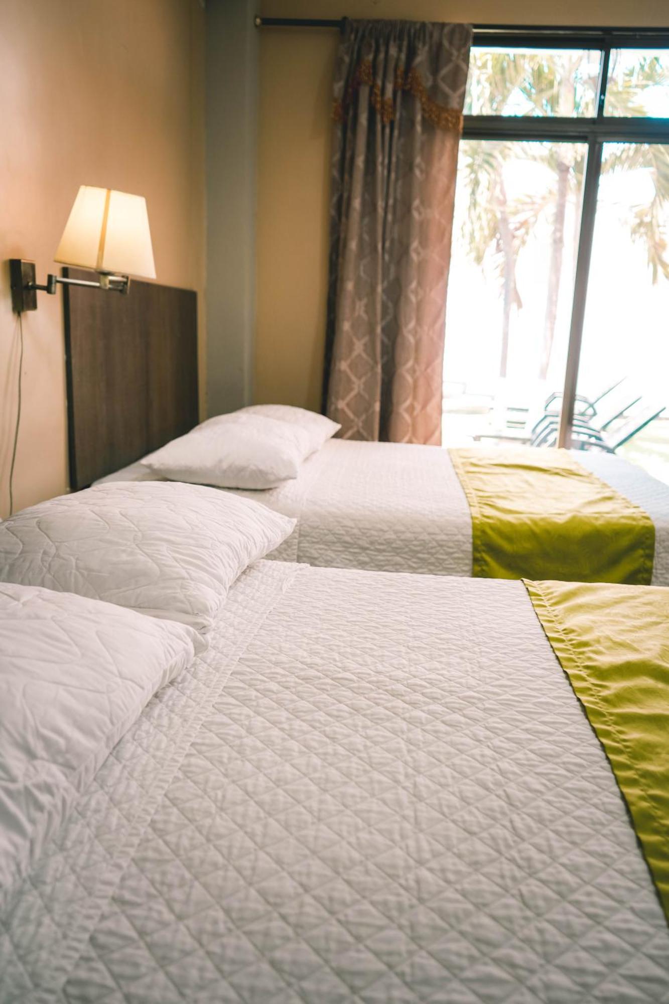 Hotel Manta Beach Madrigal エクステリア 写真