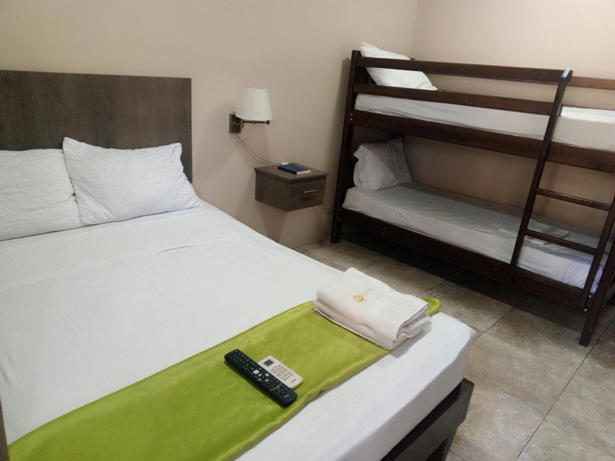 Hotel Manta Beach Madrigal エクステリア 写真